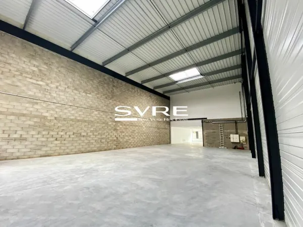 Local industriel 1385 m²
