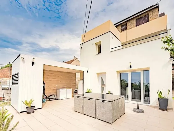 Maison 7 pièces 270 m²