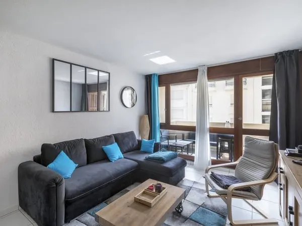 Grand studio avec terrasse , deuxième ligne mer