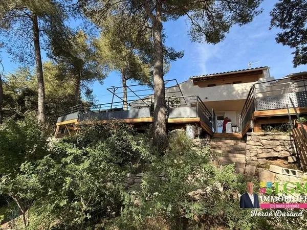 Maison de 140 m2 avec studio indépendant et piscine
