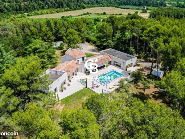 Villa 10 pièces 415 m²