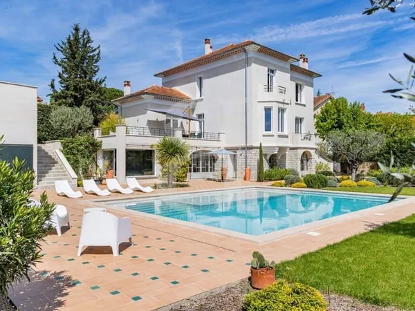 Villa 10 pièces 308 m²