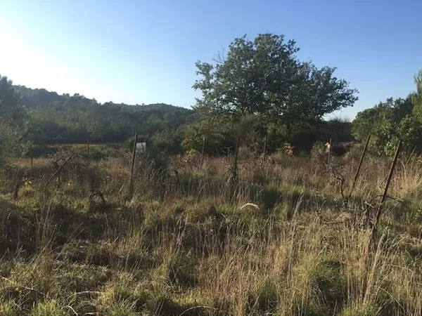 Terrain 900 m²