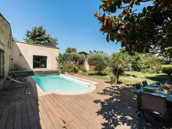 Maison 8 pièces 256 m²