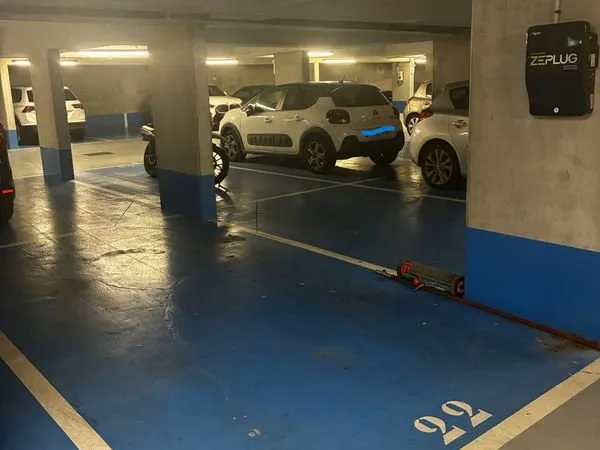 Place de parking (avec équipement électrique)