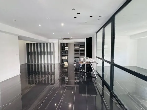 Local commercial 347 m²