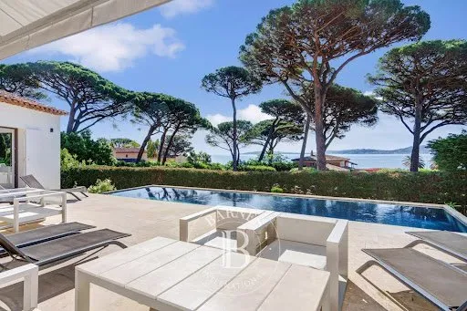 Villa 6 pièces 230 m²