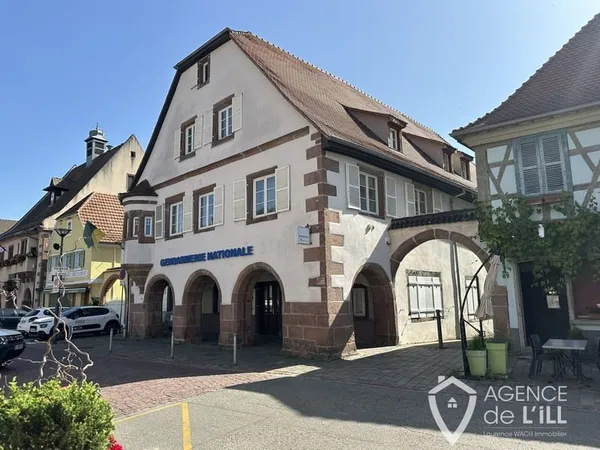 À vendre Local professionnel de 371 m2 avec parkings à Châ