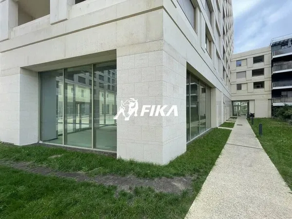Local commercial 161 m²
