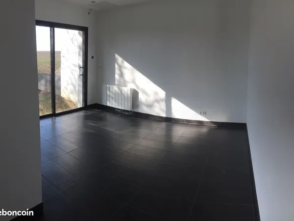 Box / pièce de stockage / garde meuble