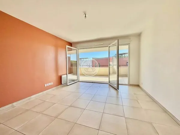 TOUR DE MARE Appartement 2 pièces moderne avec balcon et garage