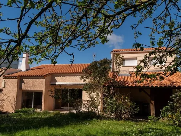 Maison 8 pièces 240 m²