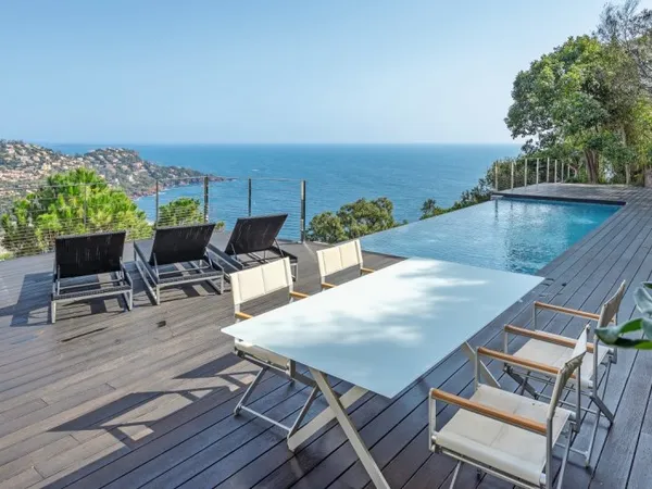EXCLUSIVITÉ - VILLA CONTEMPORAINE VUE MER