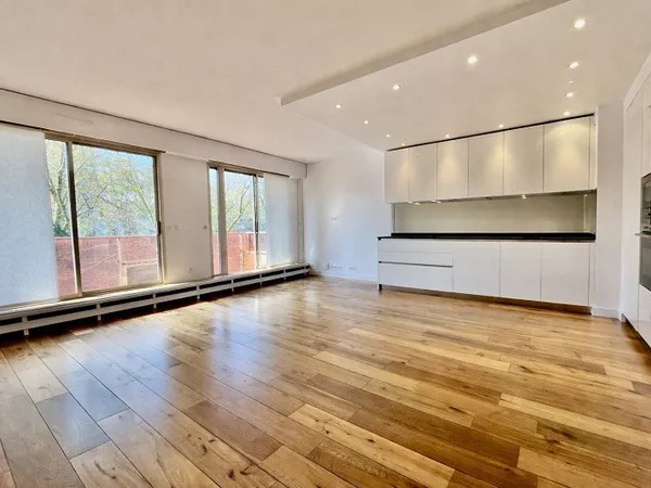 Neuilly sur Seine, Magnifique 3 Pièces avec Balcon et parking