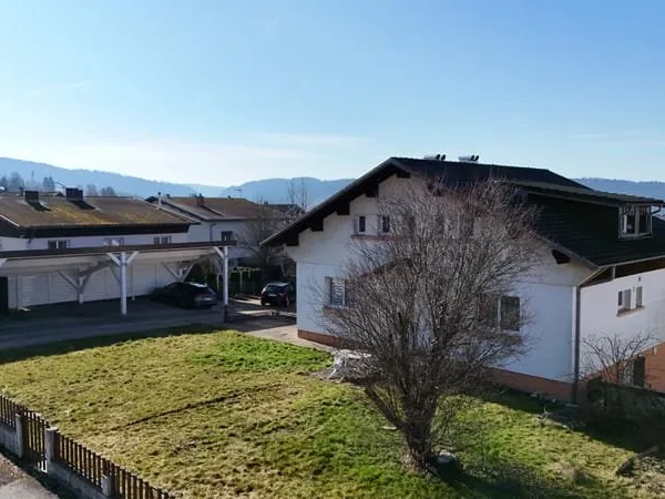Un Petit Bijoux à Pontarlier avec Jardin et Garages