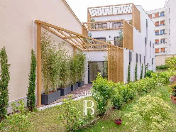 Nouveauté Paris 13 : maison neuve, 4 belles chambres, avec extérieurs