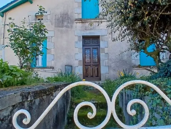 Maison de plein pied,jardin,dépendances