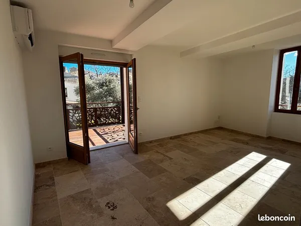 T3 + terrasse - GREOUX 04800
