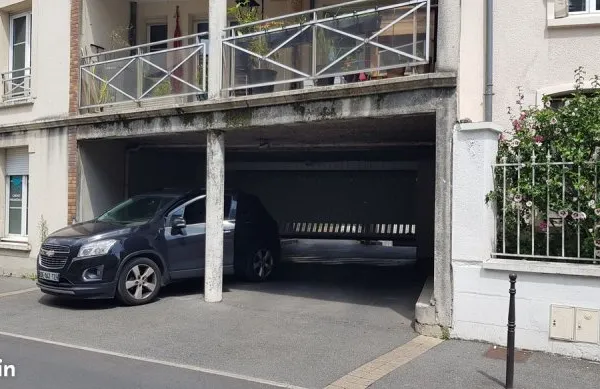 Grand box a louer deuil la barre centre ville
