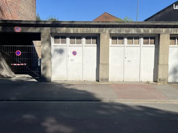 Parking/box 185 m² Lille
