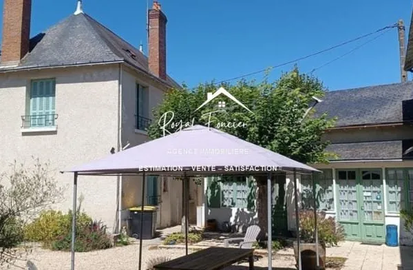 Dans le centre ville, belle prestation offrant appartements et s
