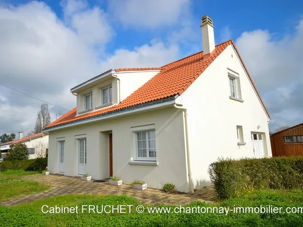 Rare ! CHANTONNAY. Maison 5 chambres. Quartier calme.