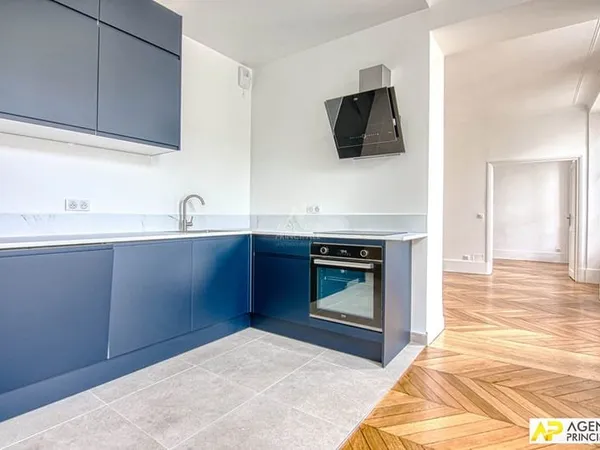 Versailles Notre-Dame Appartement exceptionnel de 2 pièce(s) 55 m2 situé au 2ème étage d'un immeuble