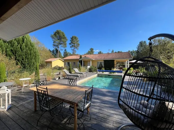 A vendre Maison plain-pied Labrit 3 chambres et bureau piscine pool house garage