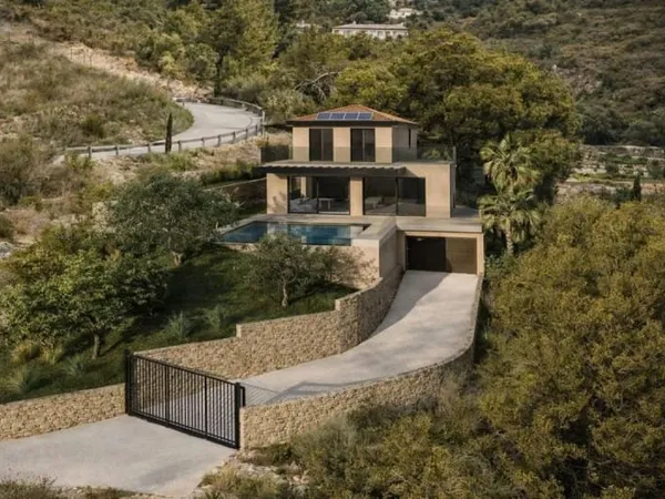 Terrain 594 m²