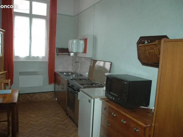 Chambre meublée