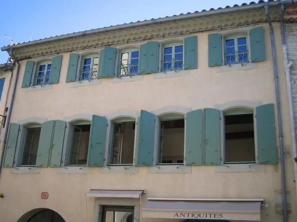 CARCASSONNE appartement type trois de soixante dix sept metres carres avec garage sécurisé au pied d