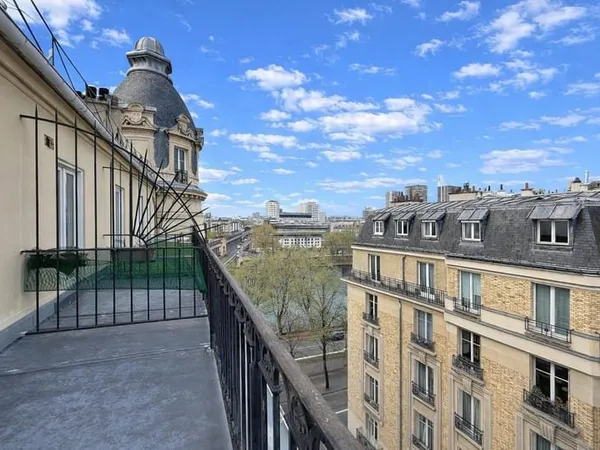 Paris 16 Passy Chambre de bonne avec terrasse Ascenseur