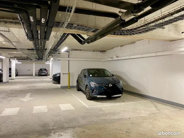 Location grand parking PMR Vincennes RER