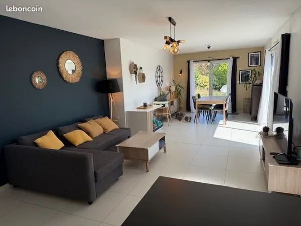Maison 3 chambres avec piscine creusée et garage