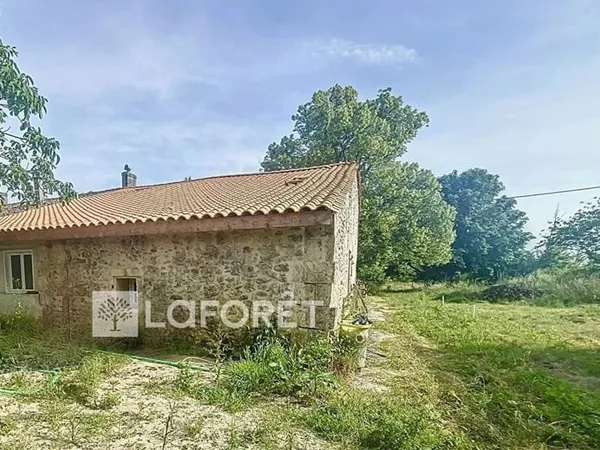 Maison en pierre à rénover, beau potentiel !