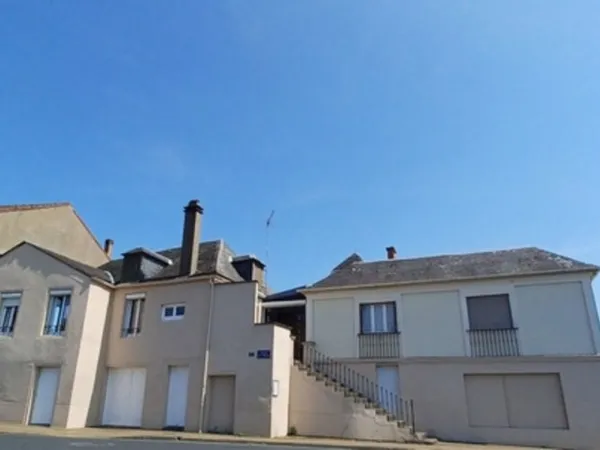 ENSEMBLE IMMOBILIER à GOURDON comprenant HABITATION 95 m2 HAB et COMMERCE, BURAUX ou PROFESESSION LI
