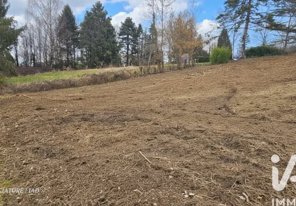Terrain 821 m²