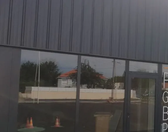 Local 160 m2 CHALLANS - Commerce parking