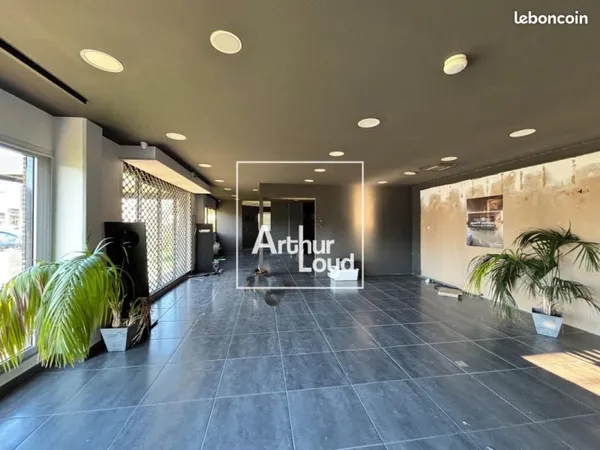 Local commercial 222 m²