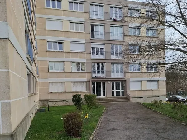 Appart 4 pieces dans residence agreable