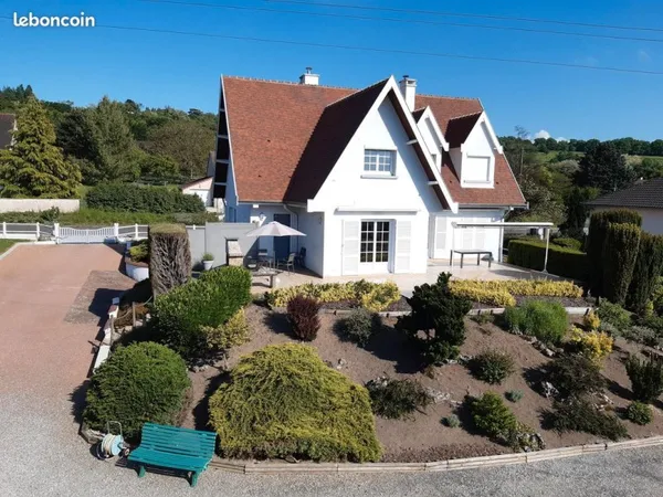 Maison de 198 m2 sur sous-sol avec dépendance de 30 m2 et terrain de 6725 m2