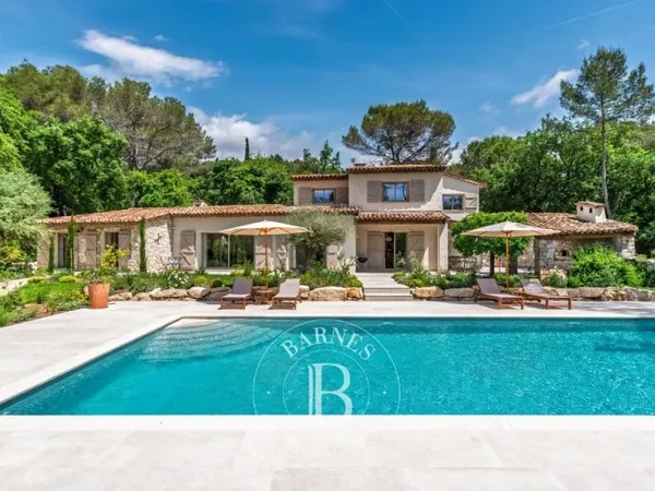 Villa 8 pièces 292 m²