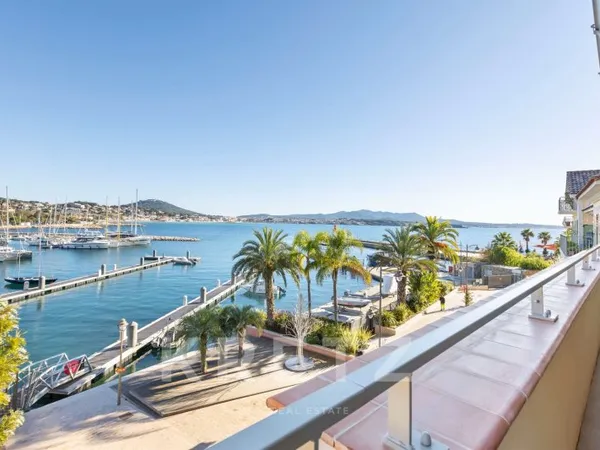 Maison d'exception vue panoramique sur le port de Sanary-sur-Mer