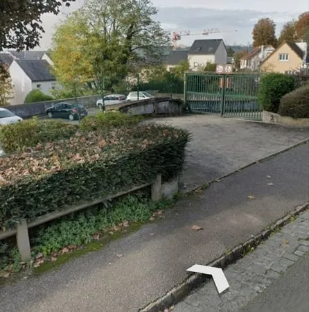 Place de parking Rouen Fermeture par barrière automatique. L'adresse 24 rue Mustel . L'accès par la 