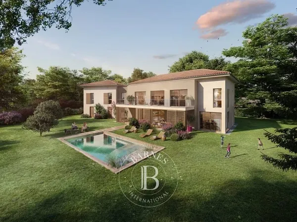 Ecully - Projet de construction avec terrain plat constructible de 3677m² - Permis de Construire pur