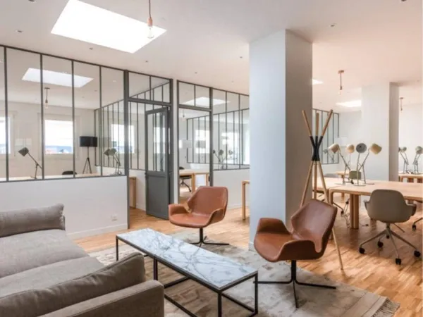 Bureau 151 m²