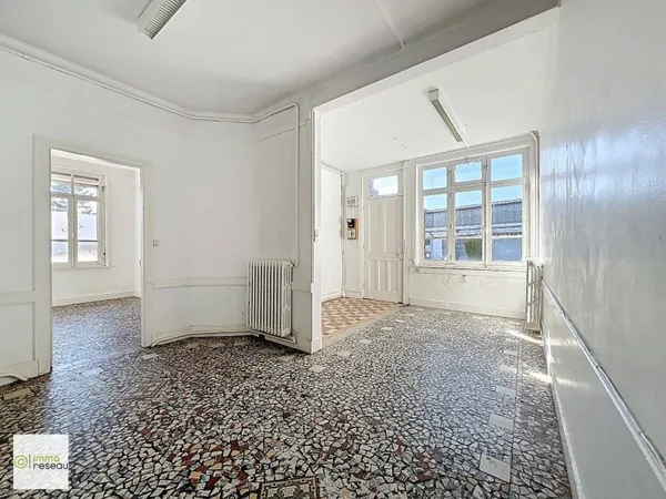 Local commercial 1 pièce 155 m²