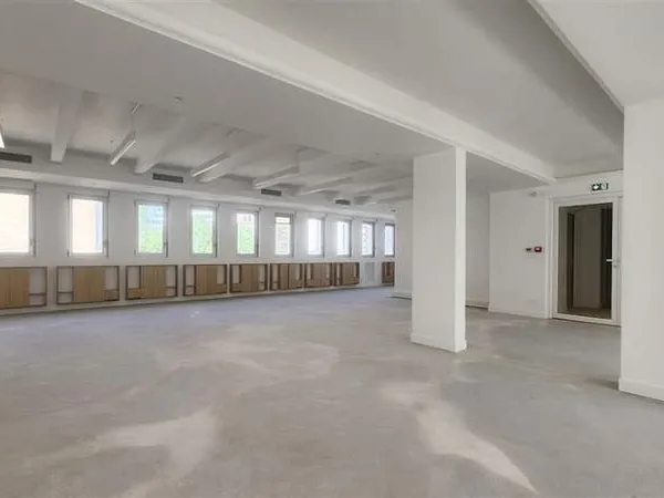 Local 212 m²