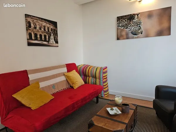 APPARTEMENT MEUBLÉ / AVIGNON REMPARTS (porte Saint Michel)