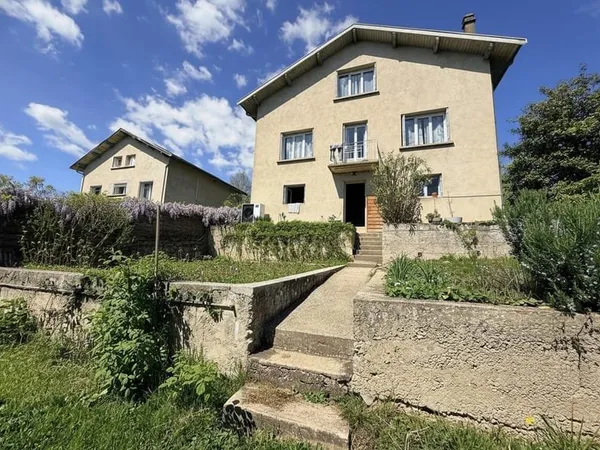 Maison Location La Côte-Saint-André 5p 139m² 1156€